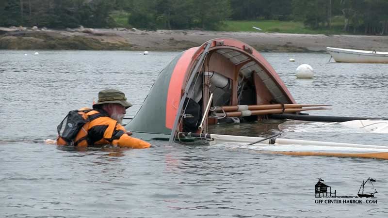 Self Rescue from an Open Sailboat Capsize : Through the use of tie 